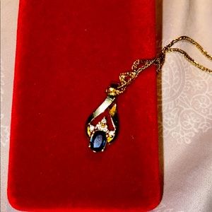 Saphire yellow gold necklace